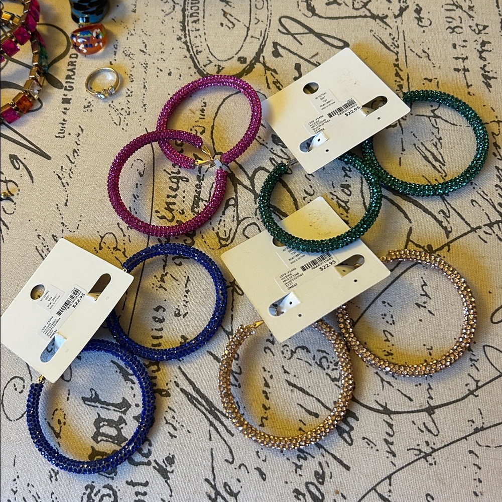 Lot of 13 Pieces of Jewelry 5 Earrings 3 Rings 5 Bracelets Chic Vibrant Boho - Picture 9 of 17